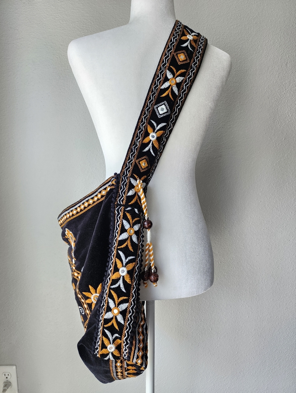 Free People RARE Vic Velvet Embroidered Slouchy Boho Bag In Moody Midnight - Picture 10 of 16